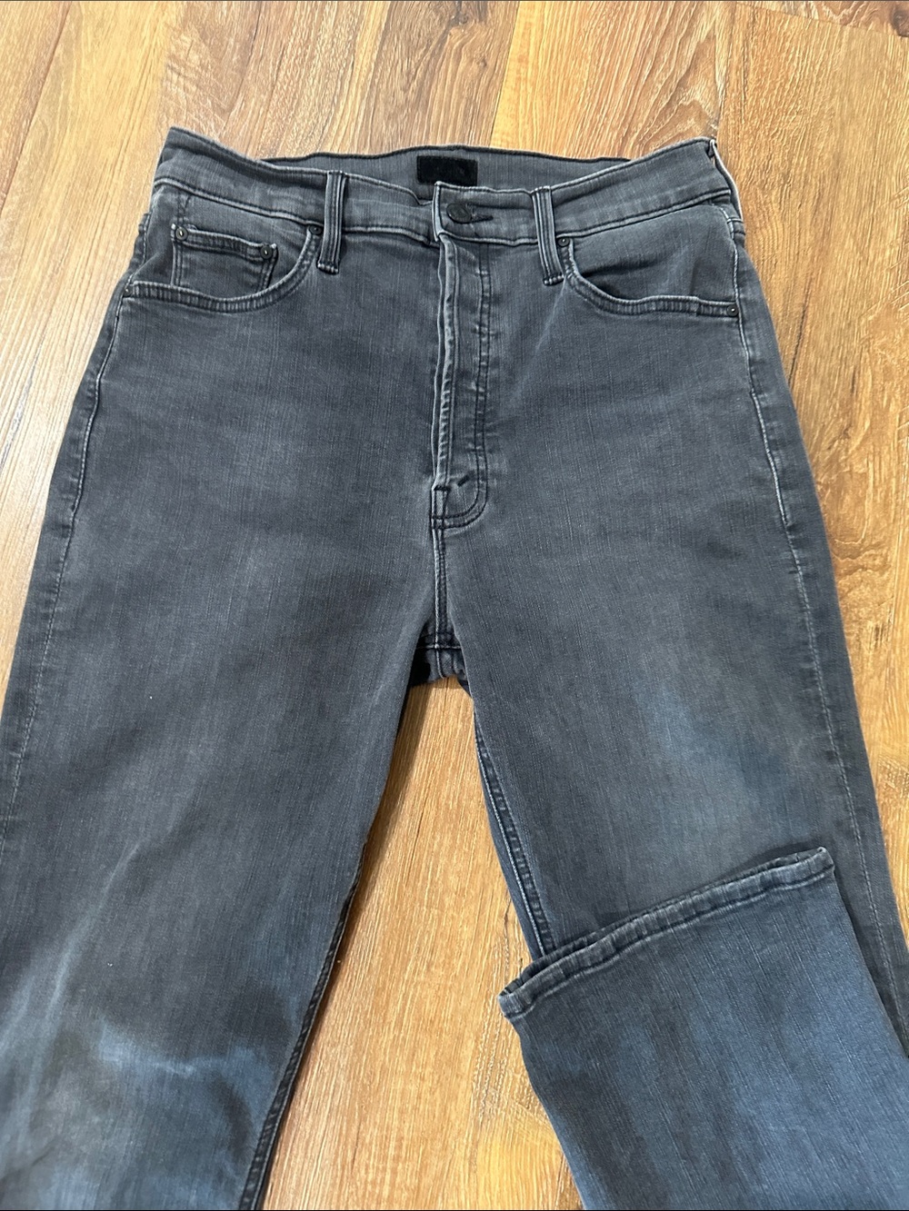 MOTHER the tripper ankle jeans color is lighting up lanterns. Size 30